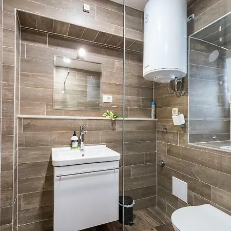 Apinelo Port Гостьовий будинок 4*