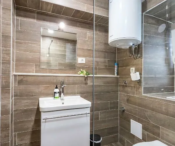 Apinelo Port Guest house 4*