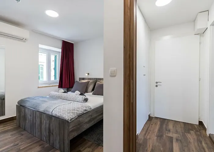 Guest house Apinelo Port Split