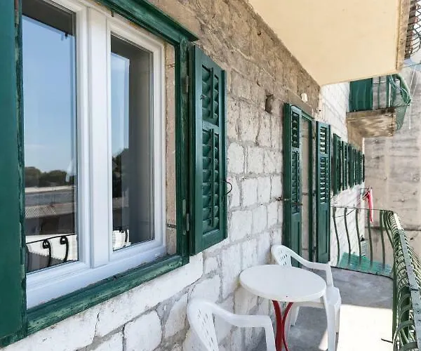 Apinelo Port 4* Split