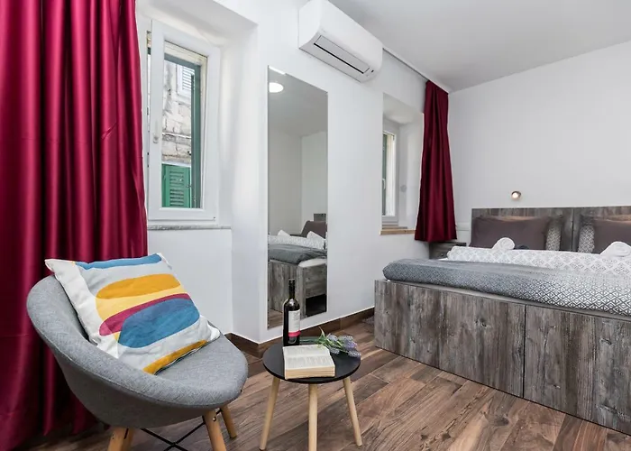 Guest house Apinelo Port Split