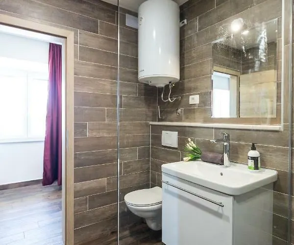 Guest house Apinelo Port Split