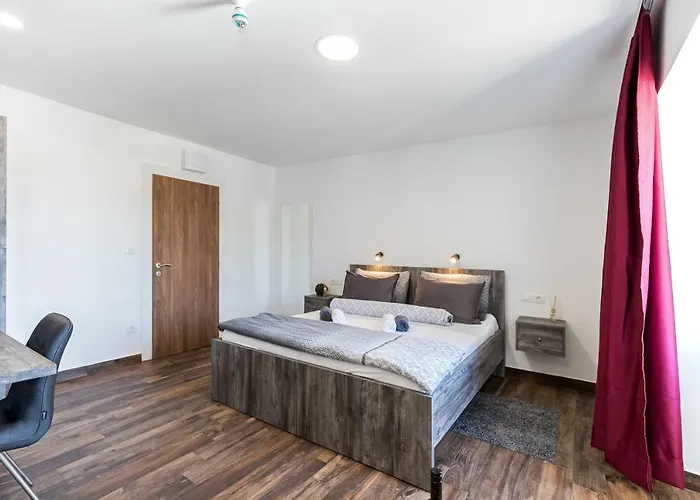 Apinelo Port Guest house