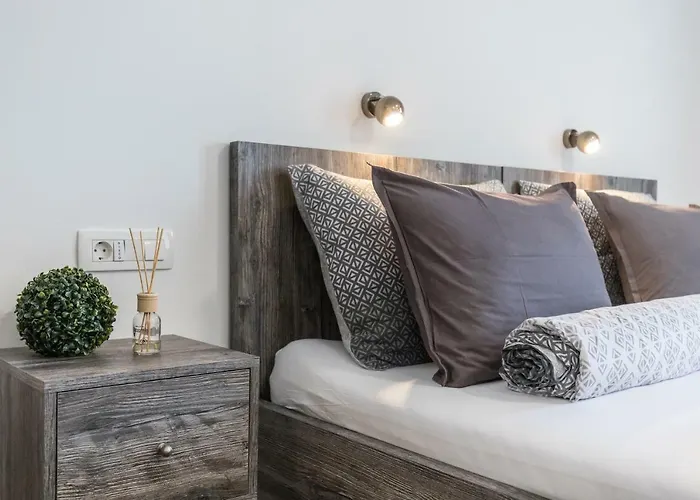 Apinelo Port Guest house 4*