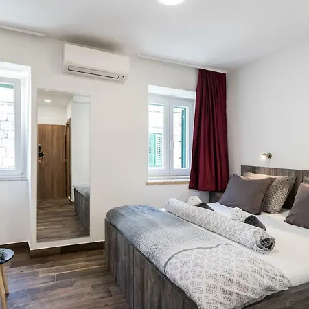 Πανσιόν Apinelo Port 4*