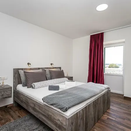 Apinelo Port Πανσιόν Σπλιτ